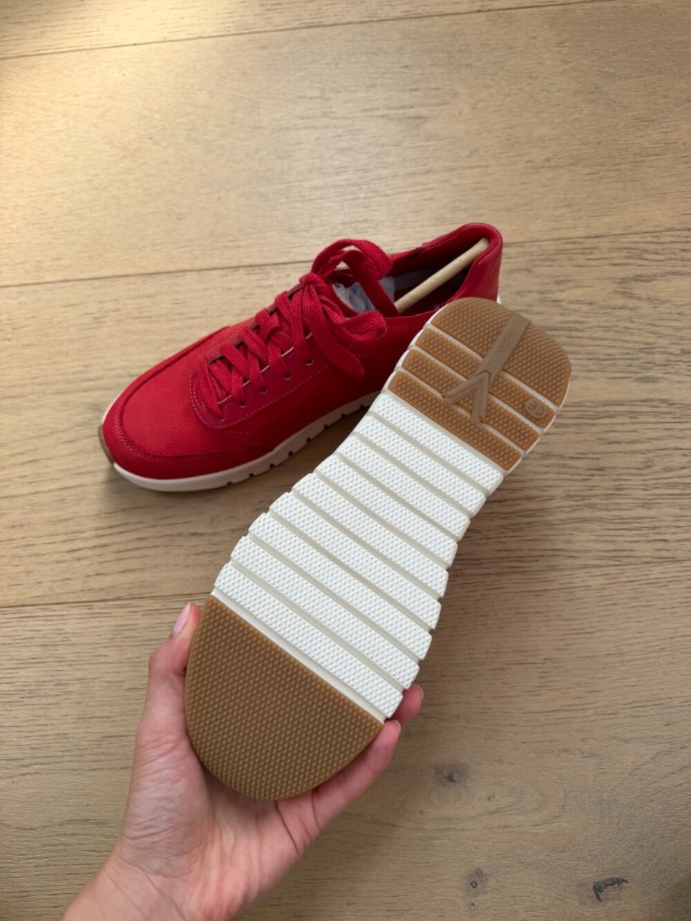 Vionic Uptown Sneaker - Picture 3 of 3